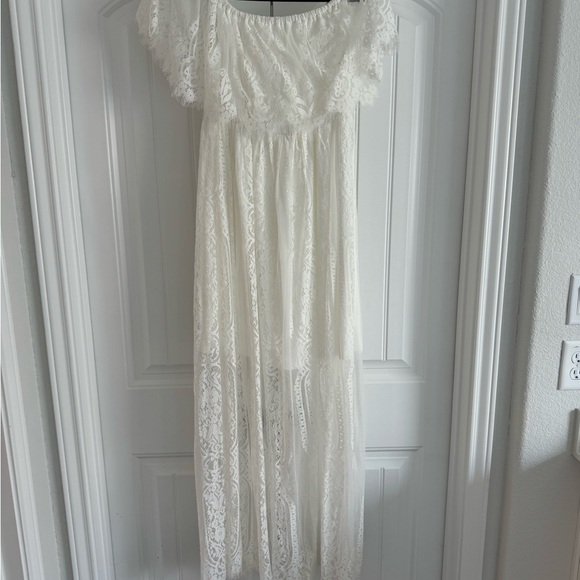 Ivory lace maxi off the shoulder - Picture 2 of 3